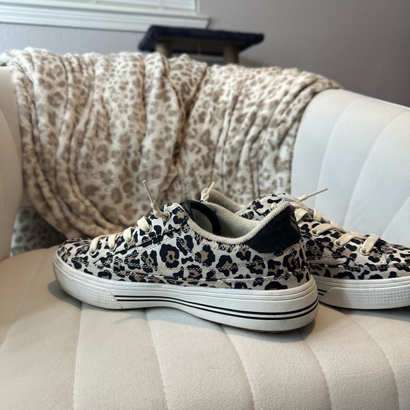 Sketchers - Picture 3 of 4